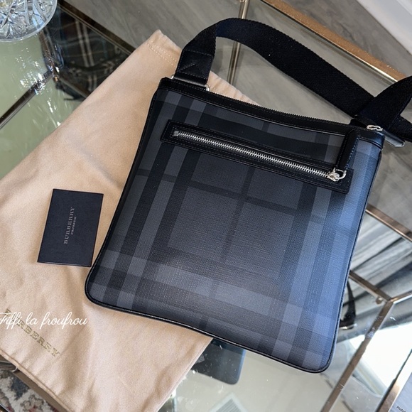 Authentic Burberry messenger bag - Picture 6 of 16